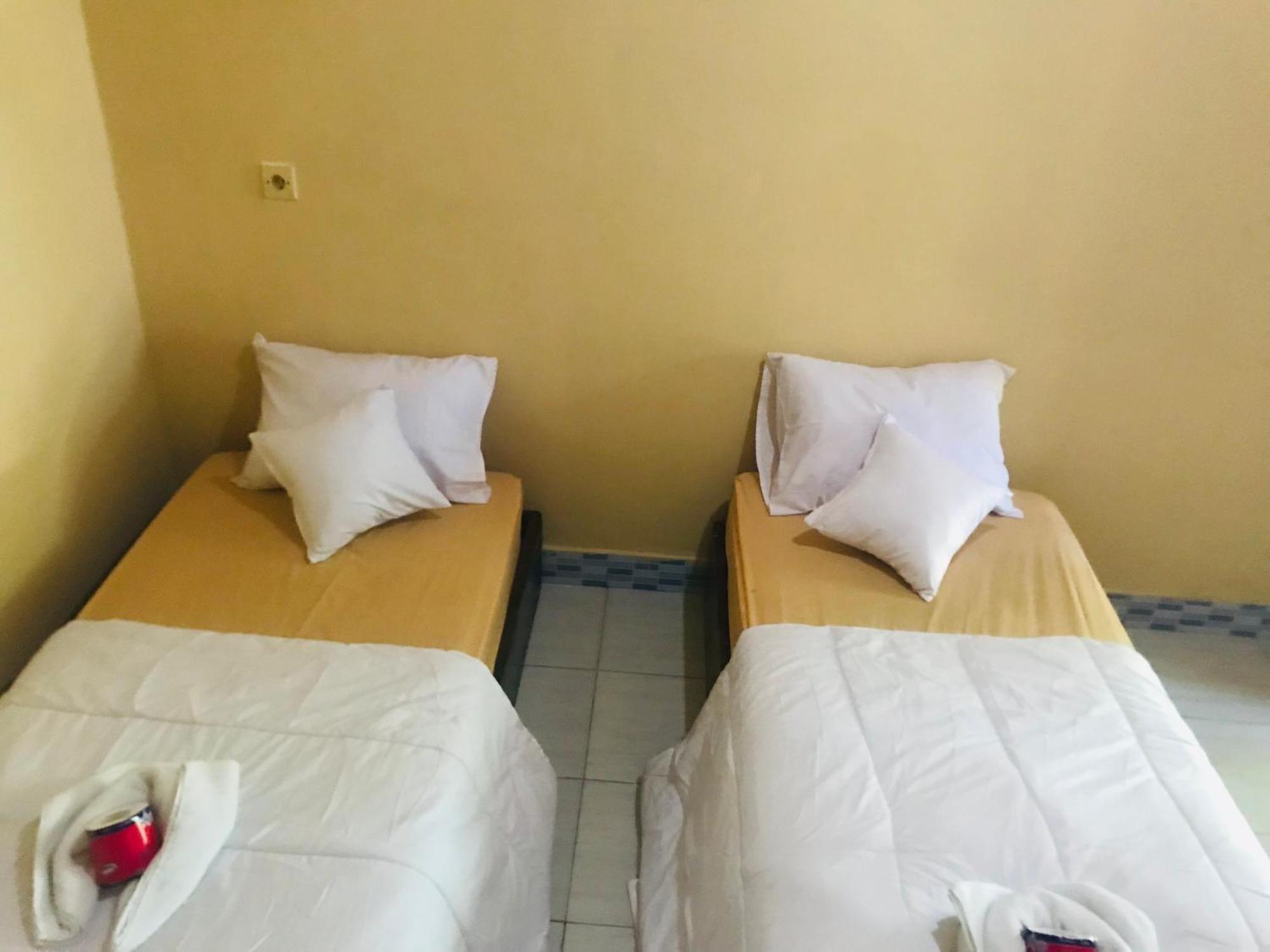Kampung Homestay Kuta  外观 照片