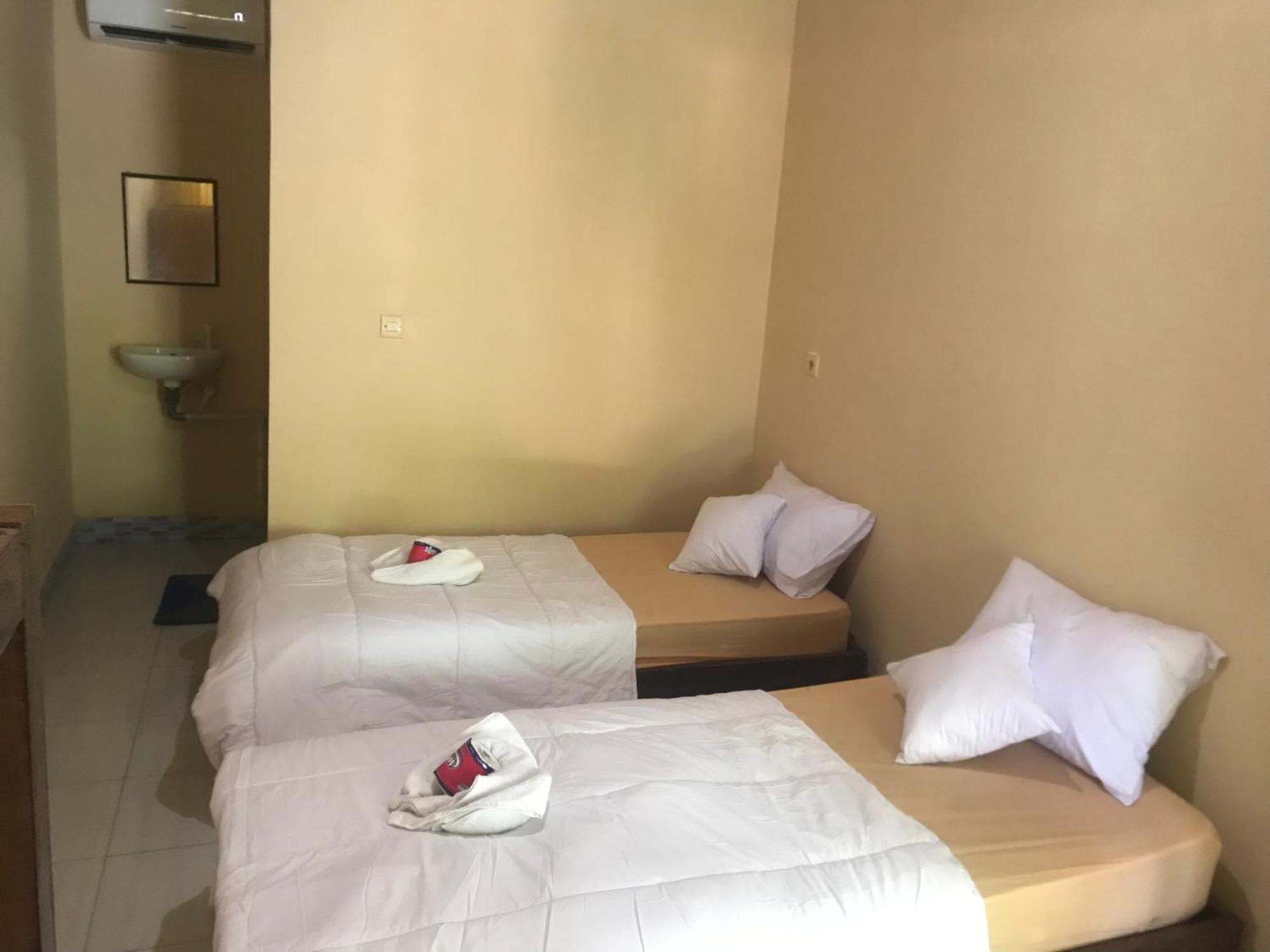 Kampung Homestay Kuta  外观 照片