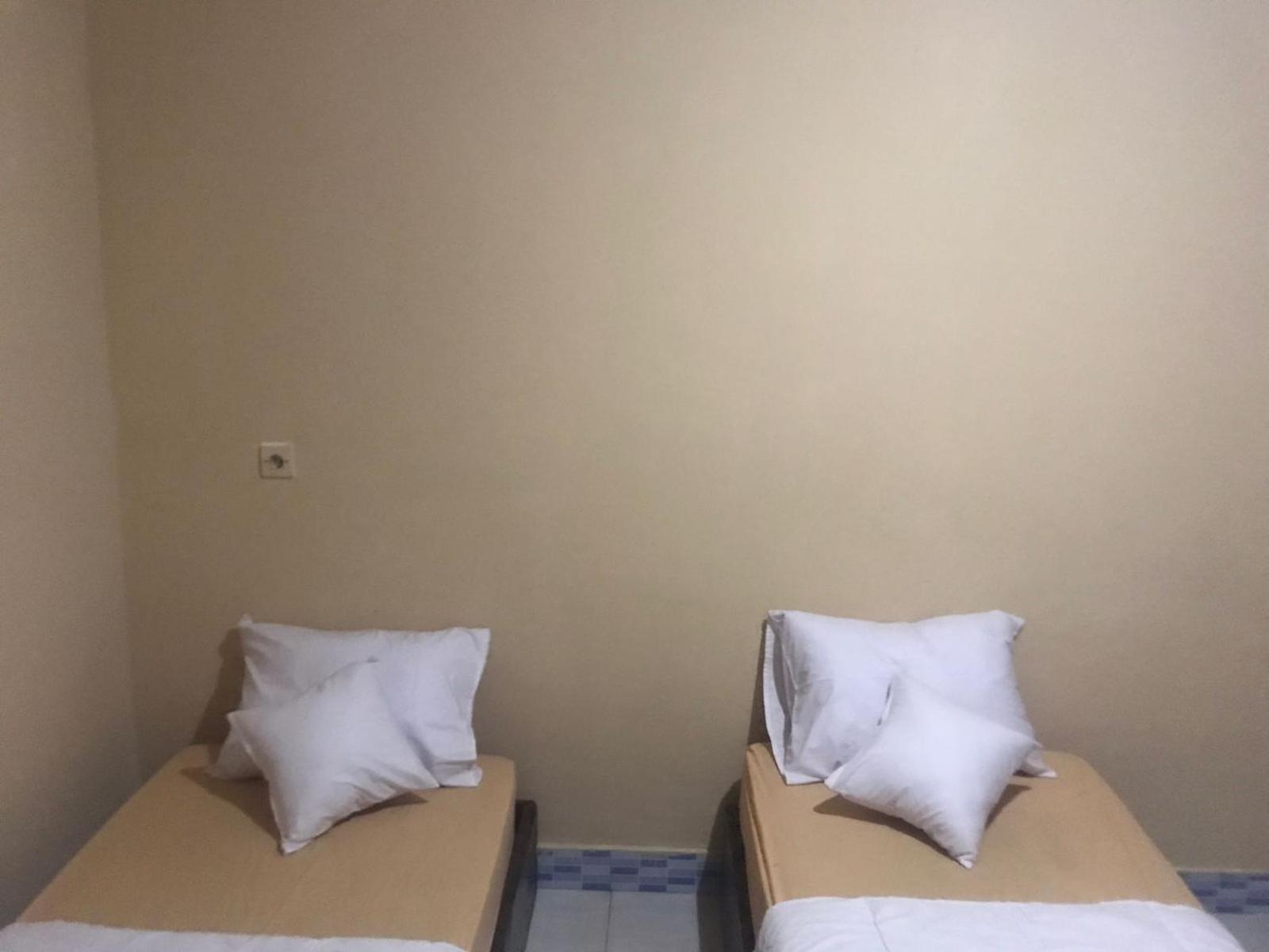 Kampung Homestay Kuta  外观 照片